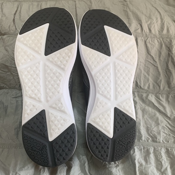 Womens puma prowl slip on sneakers/shoe size 8 EUC - Picture 6 of 12